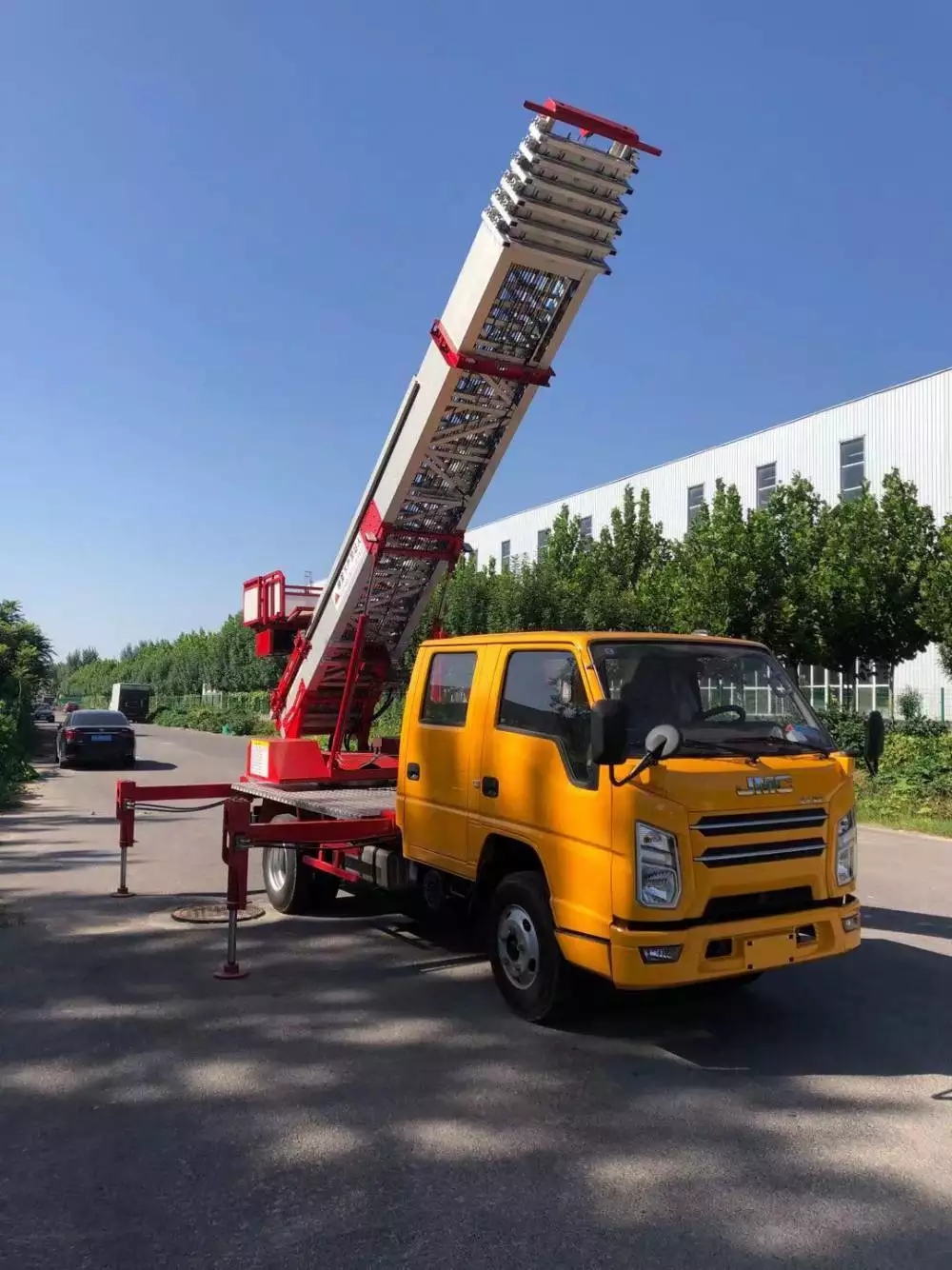 湖州南浔附近的云梯车出租服务：轻松解决高空作业需求