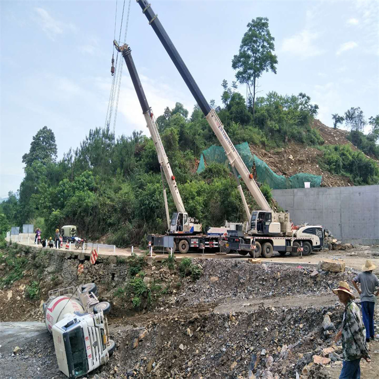 湖州南浔汽车掉沟里叫吊车救援要多少钱